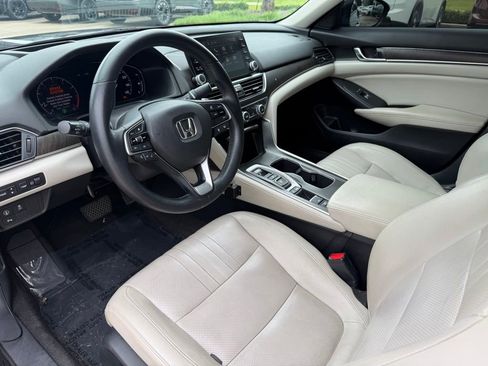 Used 2018 Honda Accord Touring image 12