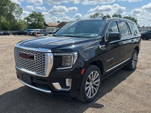 Used 2021 GMC Yukon Denali w/ Denali Ultimate Package AWD/4WD image 2