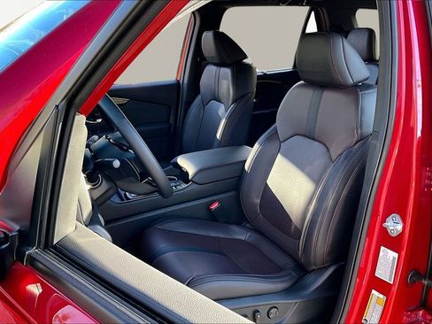 Used 2025 Honda Pilot Black Edition image 17