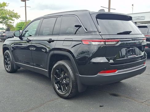 Certified 2026 Jeep Grand Cherokee Altitude AWD/4WD image 6