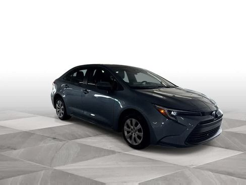 Used 2025 Toyota Corolla LE FWD image 2