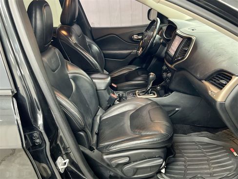 Used 2016 Jeep Cherokee Limited image 21