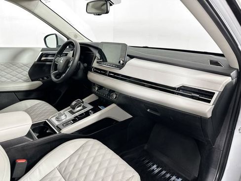Used 2023 Mitsubishi Outlander SEL AWD/4WD image 29