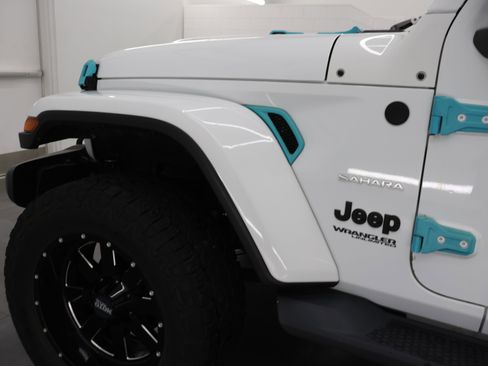 Used 2019 Jeep Wrangler Unlimited Sahara AWD/4WD image 31
