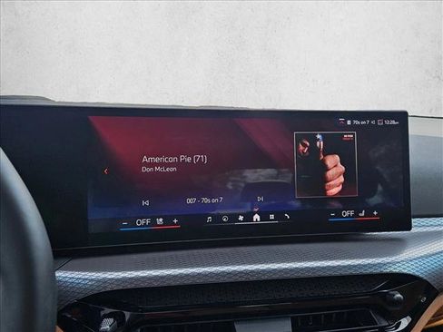 Certified 2025 BMW 330i Sedan image 19