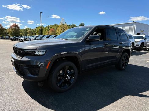New 2025 Jeep Grand Cherokee 4WD image 4