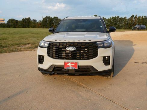 New 2027 Ford Explorer ST-Line AWD/4WD image 9