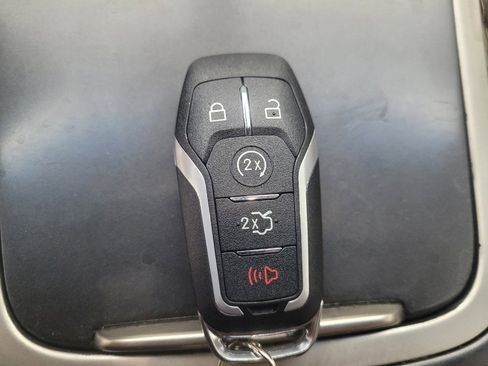 Used 2017 Lincoln MKX Reserve w/ Lincoln MKX Climate Package image 32