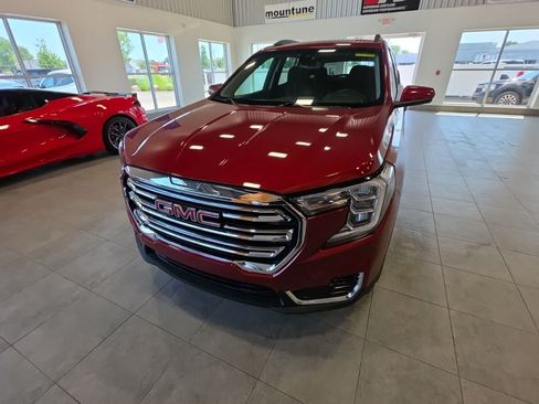 Used 2022 GMC Terrain SLE w/ Driver Convenience Package AWD/4WD image 2