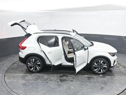 New 2026 Volvo XC40 B5 Ultra w/ Protection Package Premier image 47