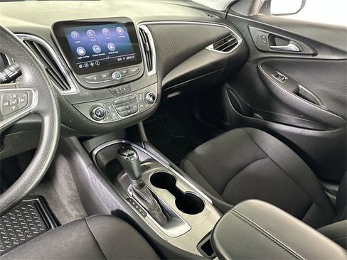 Used 2020 Chevrolet Malibu LT image 36