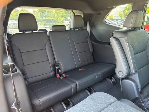 Used 2026 Buick Enclave Sport Touring w/ LPO, Floor Liner Package FWD image 18