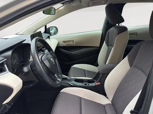 Used 2025 Toyota Corolla LE FWD image 9