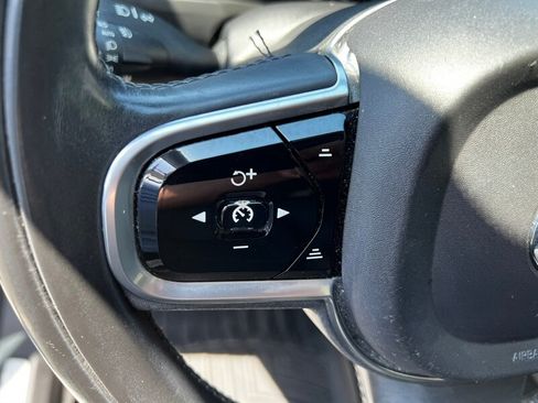 Used 2018 Volvo XC90 T5 Momentum w/ Convenience Package AWD/4WD image 34