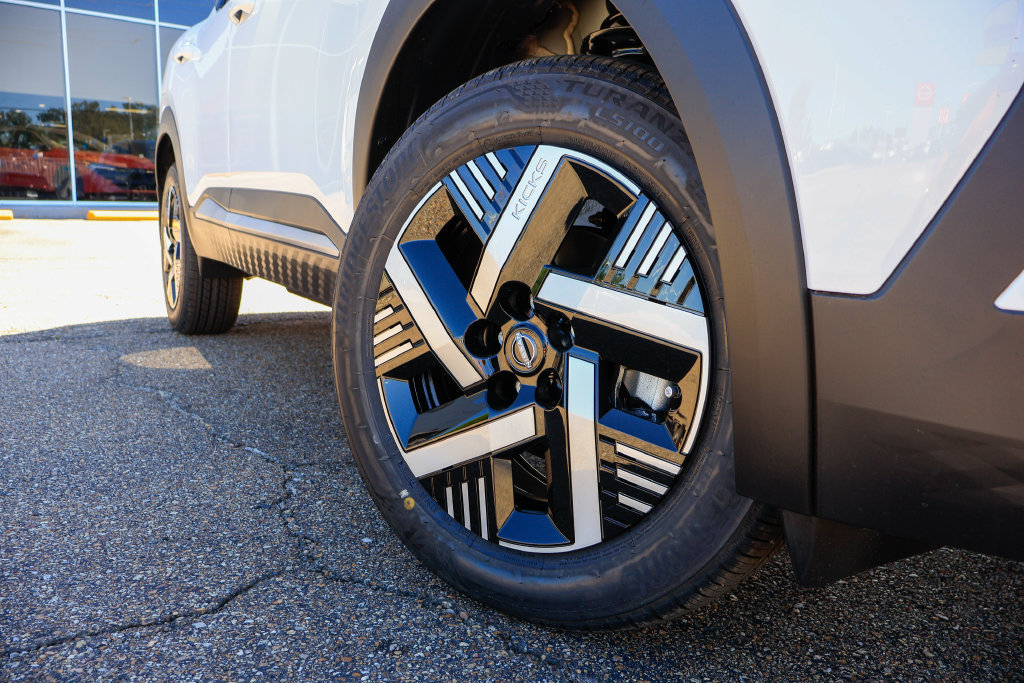 New 2027 Nissan Kicks SV FWD image 17