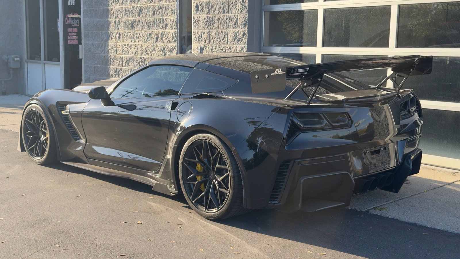 Used 2015 Chevrolet Corvette Z06 w/ 3LZ Preferred Equipment Group RWD image 8