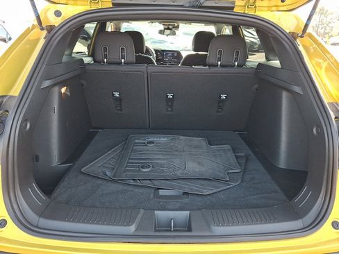 Used 2024 Chevrolet Trax RS FWD image 28
