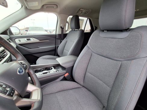 New 2026 Ford Explorer Active image 9