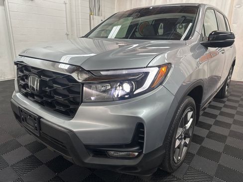 Used 2023 Honda Passport EX-L image 2