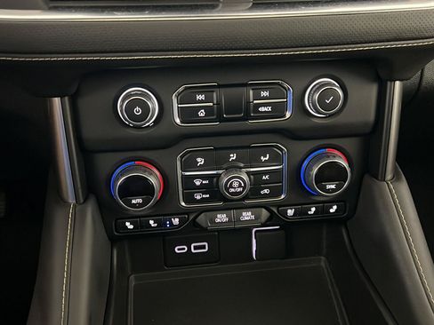 Used 2023 Chevrolet Tahoe Premier AWD/4WD image 20