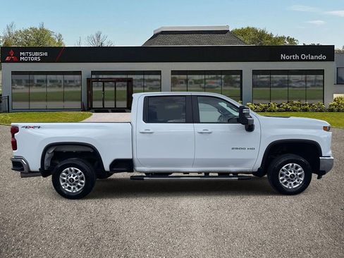 Used 2024 Chevrolet Silverado 2500 LT image 2