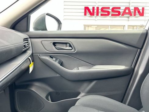 Used 2025 Nissan Rogue S AWD/4WD image 86