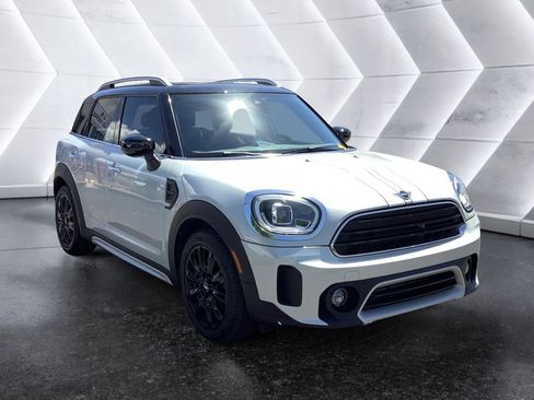 Used 2021 MINI Cooper Countryman FWD image 1