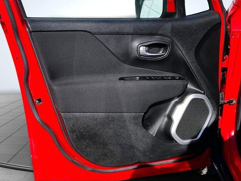 Used 2021 Jeep Renegade Latitude w/ Convenience Group image 28