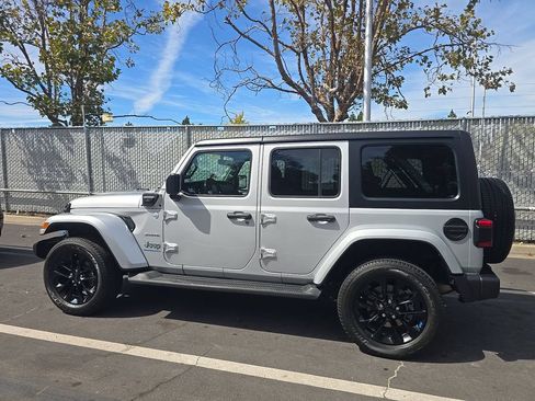 Used 2023 Jeep Wrangler Unlimited Sahara w/ Cold Weather Group AWD/4WD image 4