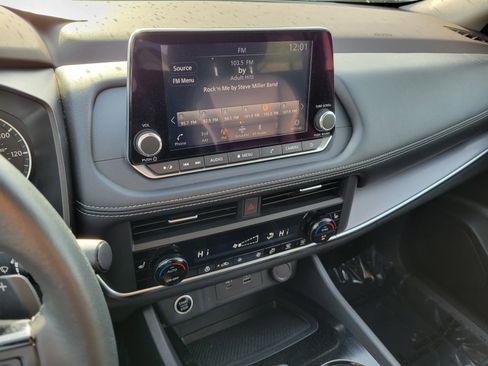 Used 2023 Nissan Rogue SV w/ SV Premium B Package image 28