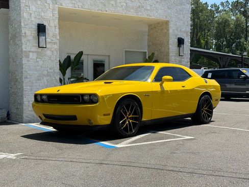 Used 2010 Dodge Challenger R/T image 2