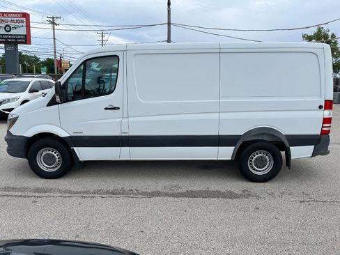 Used 2015 Mercedes-Benz Sprinter 2500 image 2