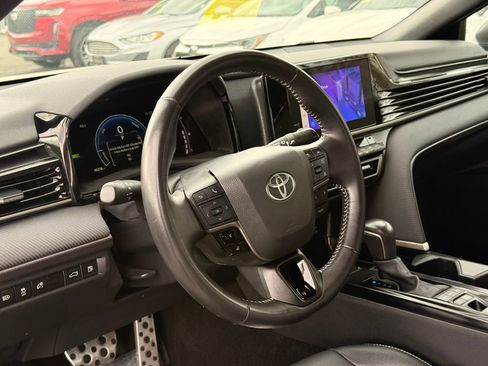 Used 2025 Toyota Camry SE image 29