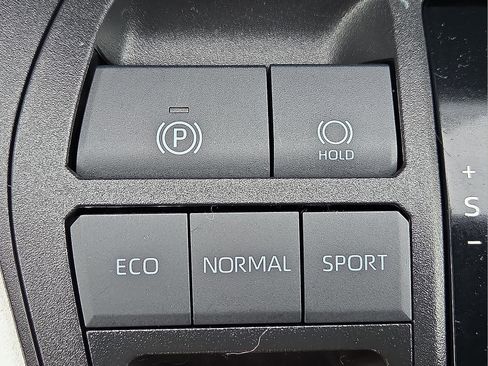 Used 2024 Toyota RAV4 XLE image 18