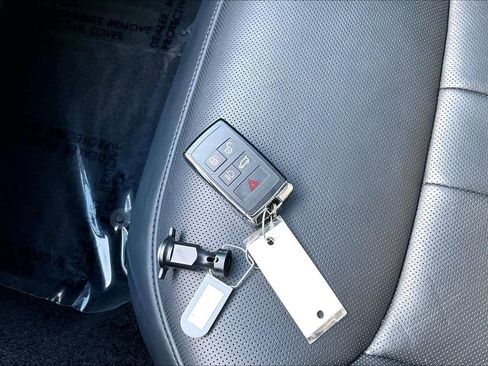 Used 2023 Land Rover Range Rover Autobiography image 14