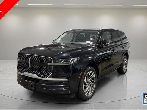 Certified 2025 Lincoln Navigator Reserve AWD/4WD image 17