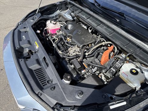 Used 2021 Toyota Highlander XLE image 12