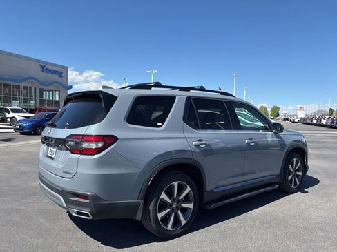 Used 2023 Honda Pilot Touring image 3