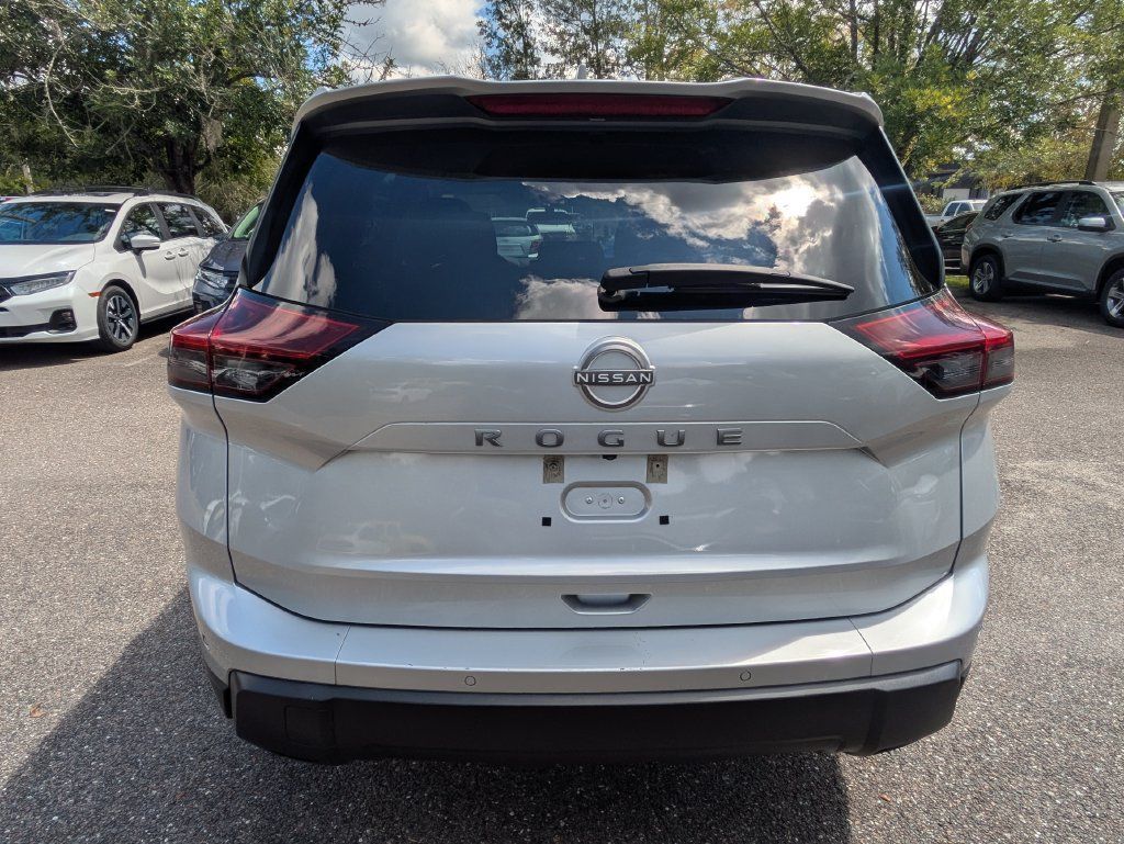 Used 2025 Nissan Rogue SV FWD image 5