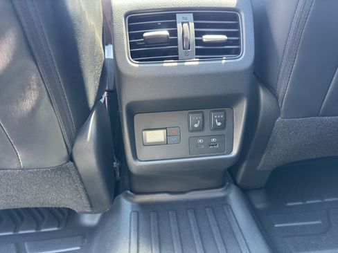 Used 2021 Nissan Rogue Platinum AWD/4WD image 25