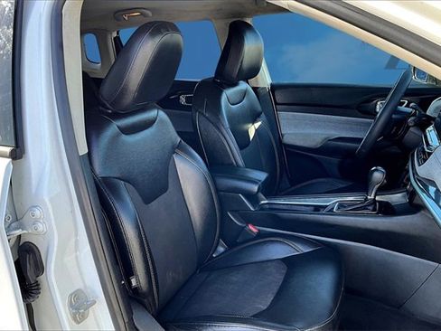 Used 2022 Jeep Compass Latitude image 7