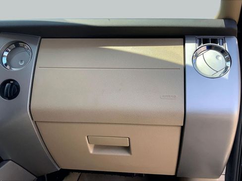 Used 2013 Ford Expedition XLT RWD image 18