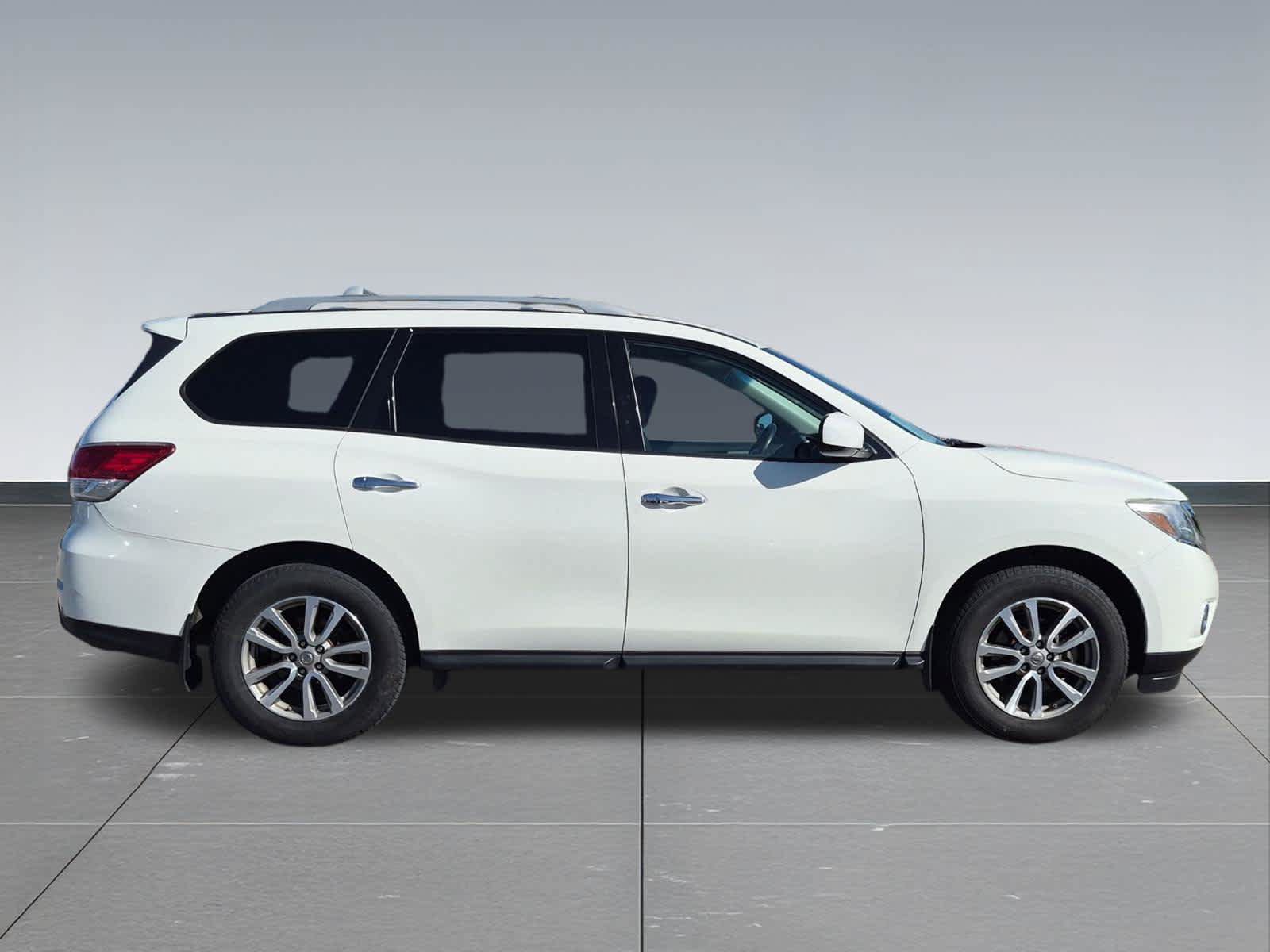 Used 2016 Nissan Pathfinder SV AWD/4WD image 6