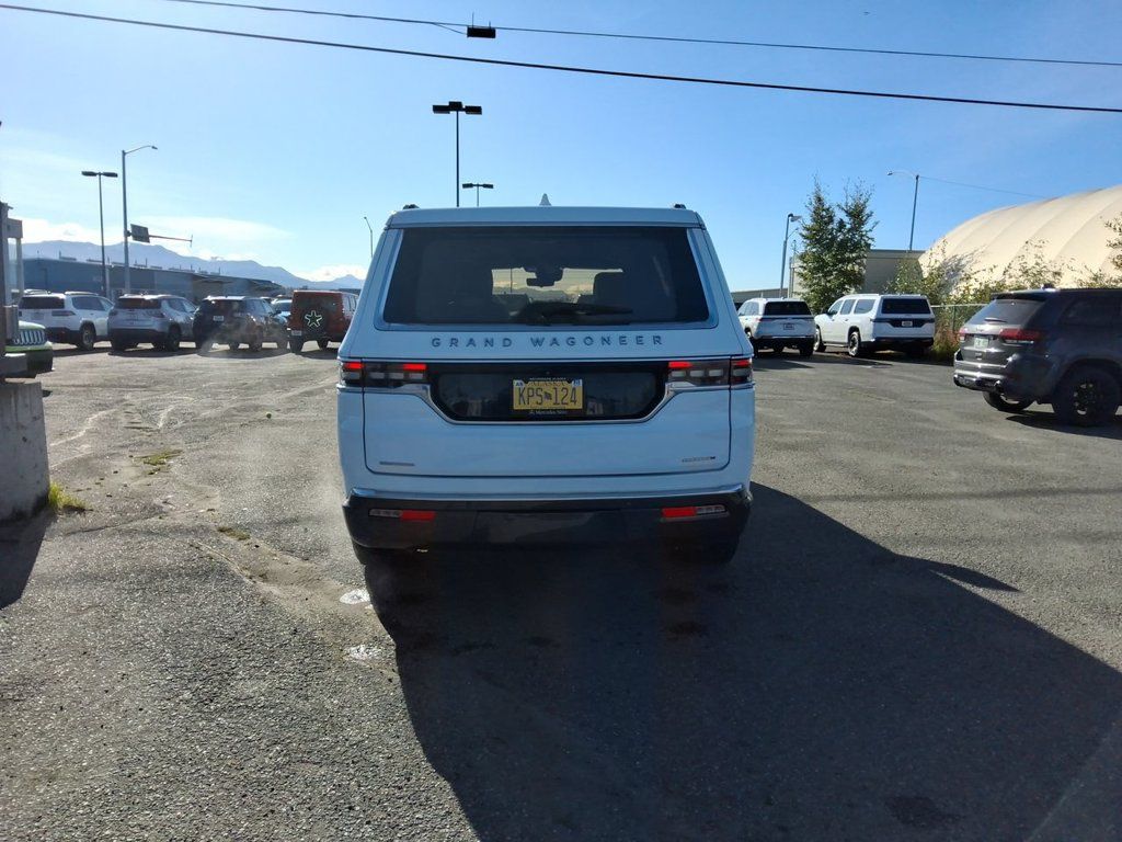 Used 2022 Jeep Grand Wagoneer Series III w/ Rear Seat Video Group 1 AWD/4WD image 7