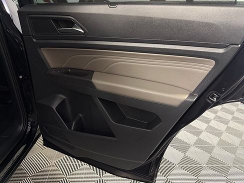 Used 2023 Volkswagen Atlas SE w/ Black Wheel Package FWD image 33