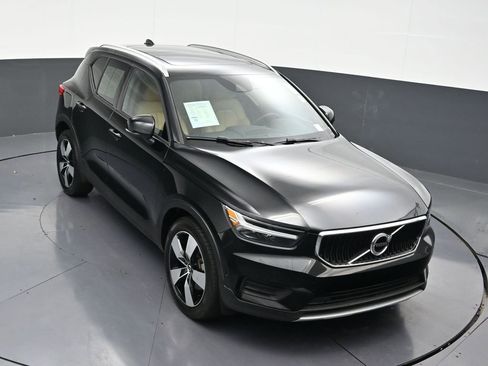Used 2019 Volvo XC40 T5 Momentum image 21