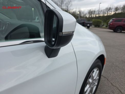 Used 2023 Chrysler Pacifica Touring-L image 23