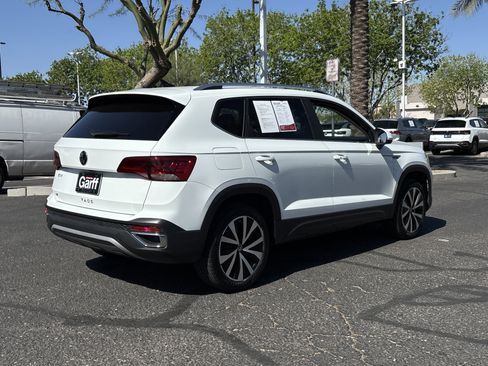 Used 2022 Volkswagen Taos SE image 4