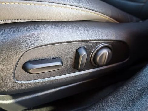 Used 2025 Chevrolet Trax ACTIV image 28