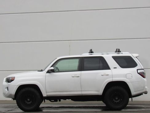 Used 2015 Toyota 4Runner SR5 image 4